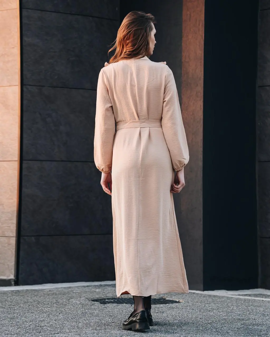 Kadın Bej Önü Düğmeli Kuşaklı Yakası Fırfırlı Jessica Ayrobin Elbise Şık-detail