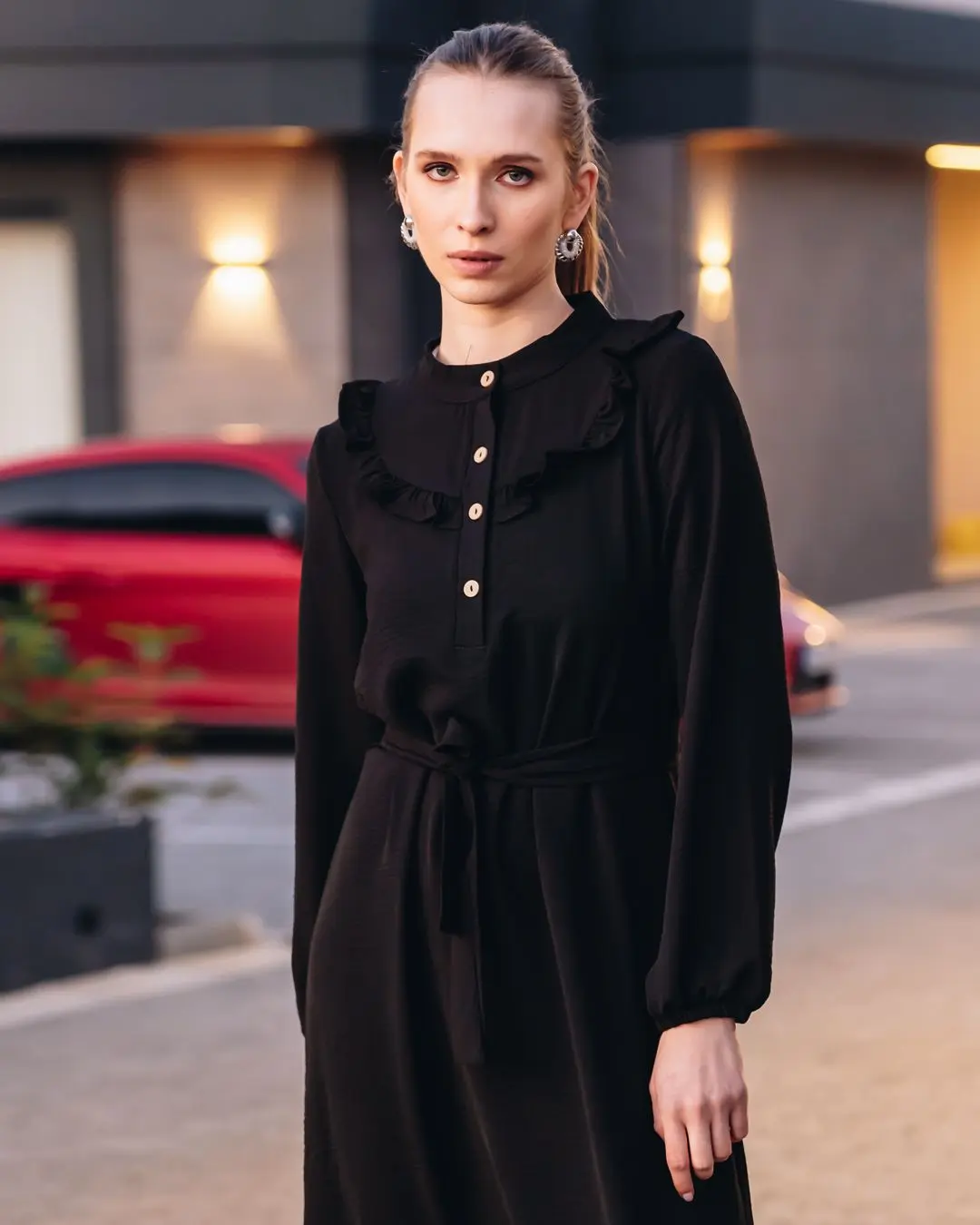 Kadın Siyah Önü Düğmeli Kuşaklı Yakası Fırfırlı Jessica Ayrobin Elbise Şık-detail