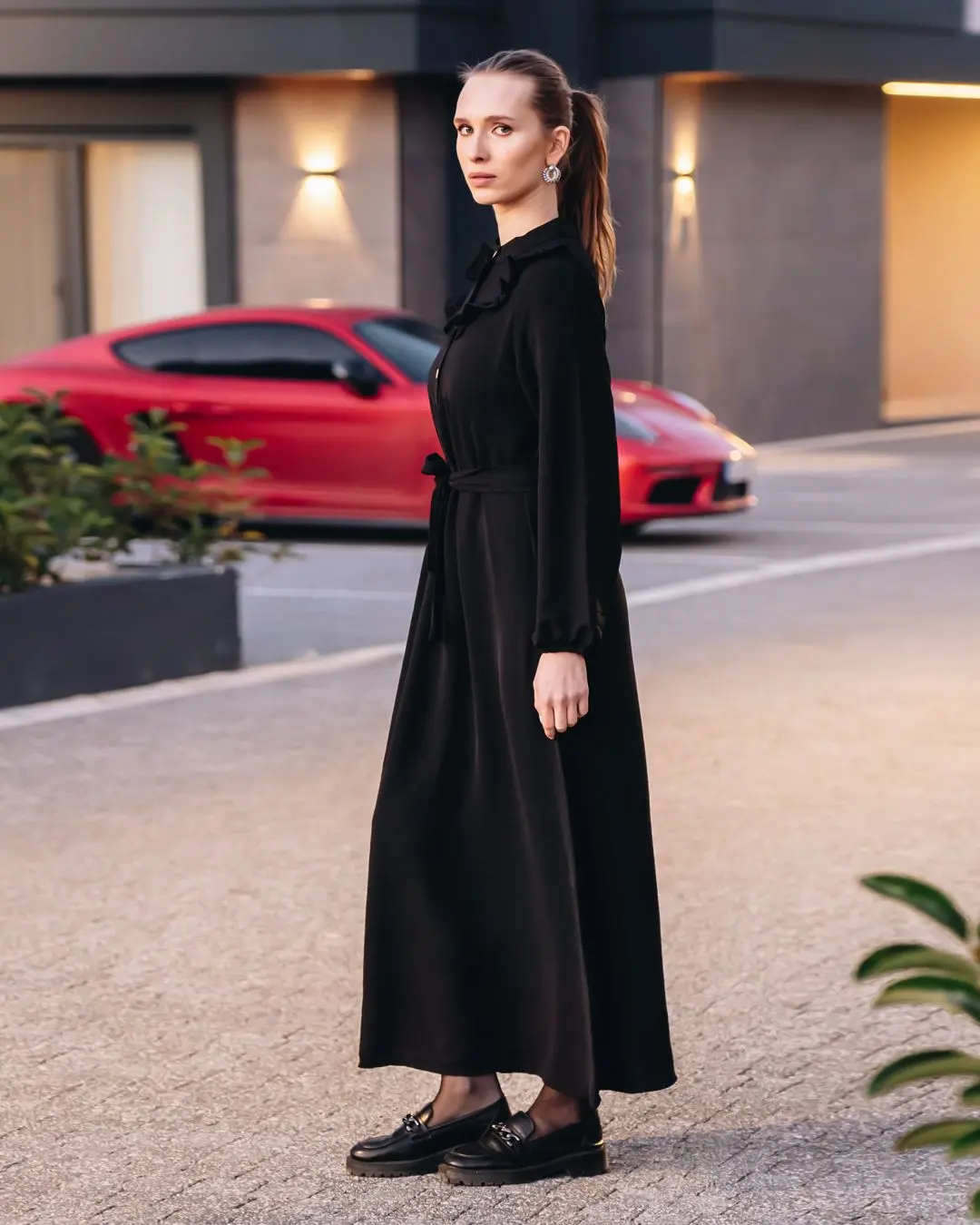 Kadın Siyah Önü Düğmeli Kuşaklı Yakası Fırfırlı Jessica Ayrobin Elbise Şık-detail