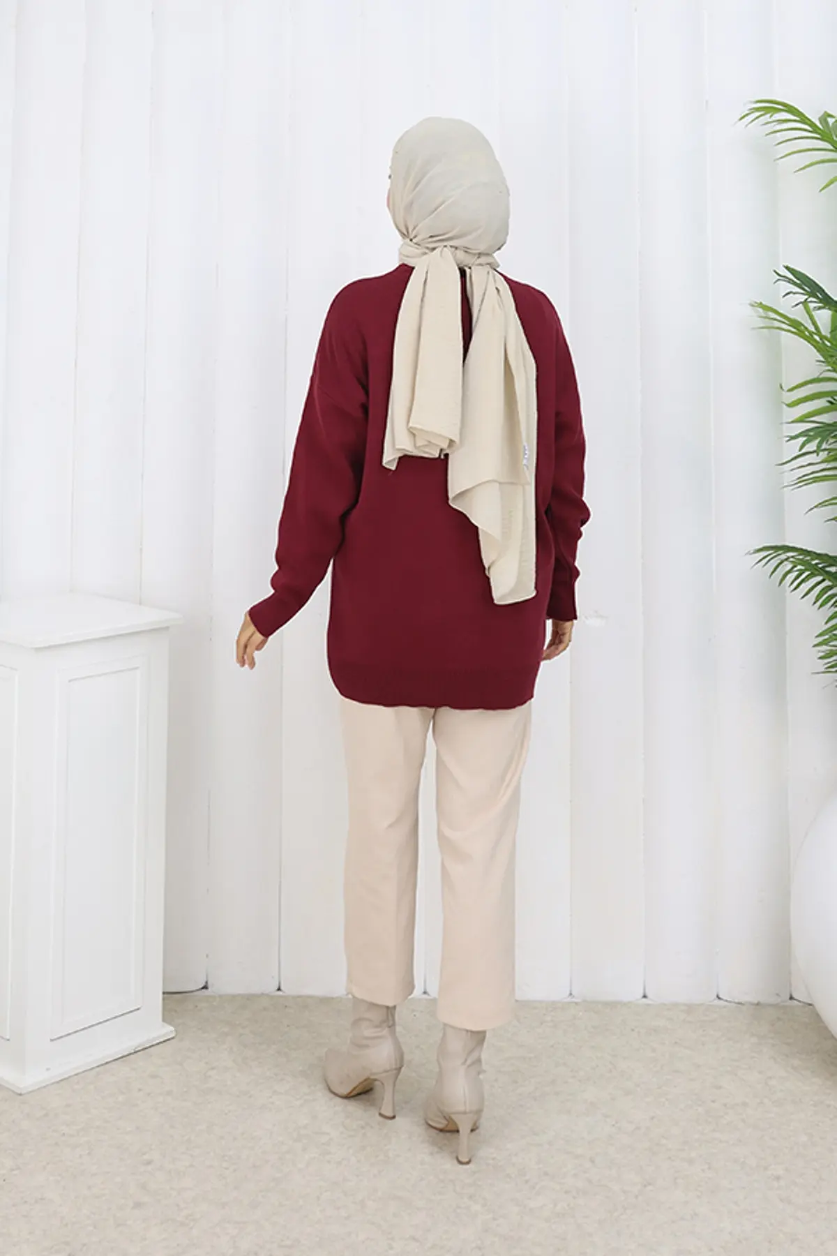 Heart Embroidered Knitwear Sweater-detail