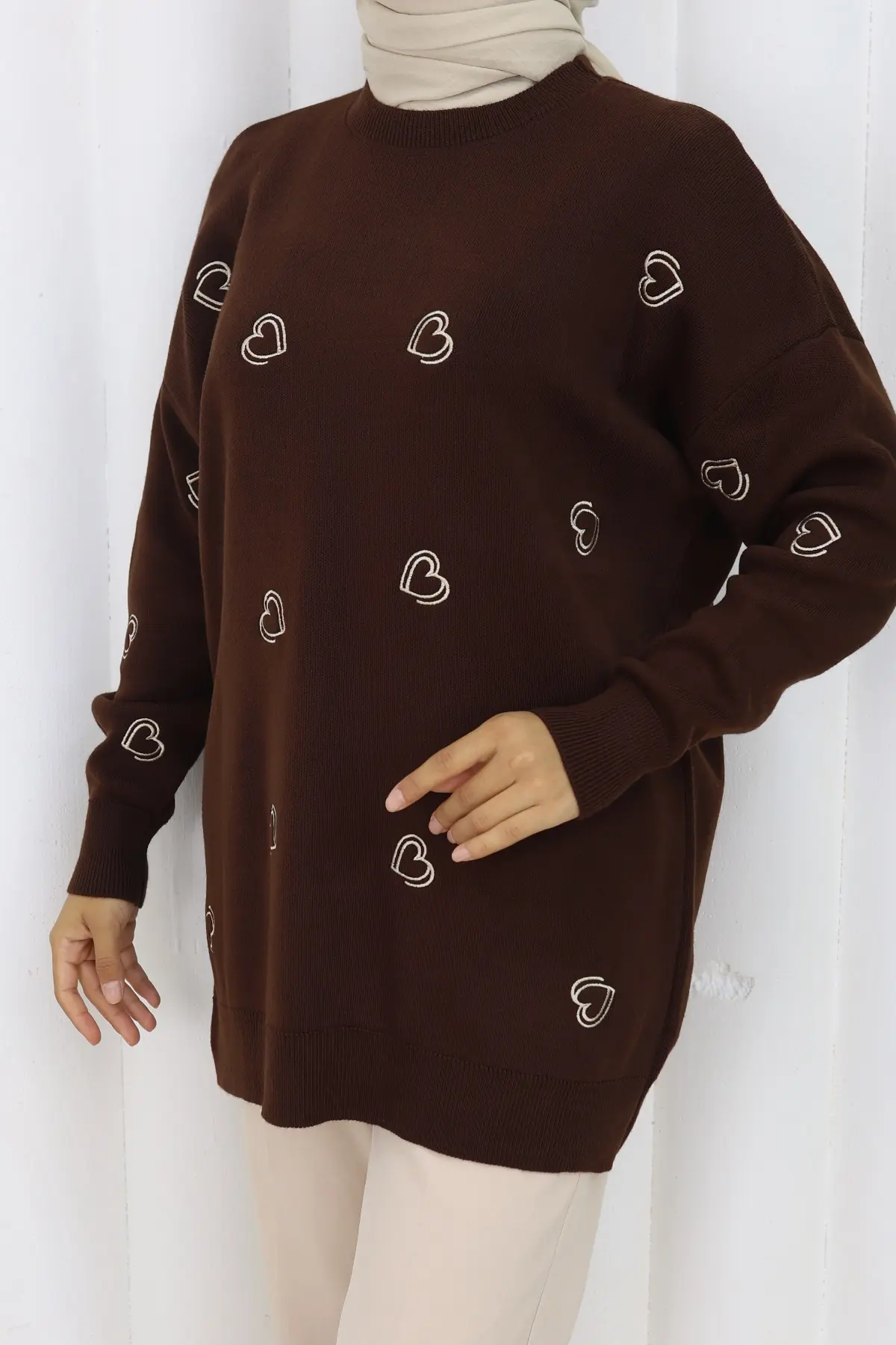 Heart Embroidered Knitwear Sweater-detail