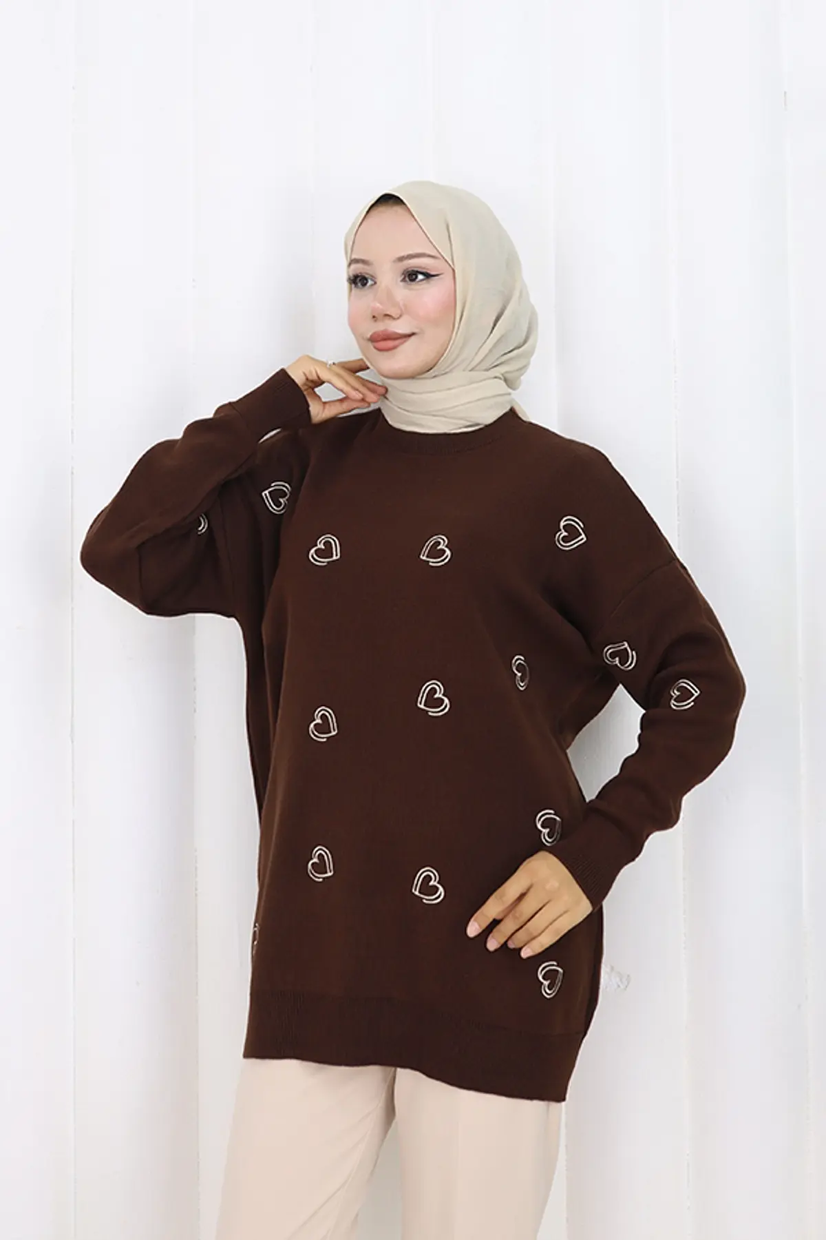 Heart Embroidered Knitwear Sweater-detail