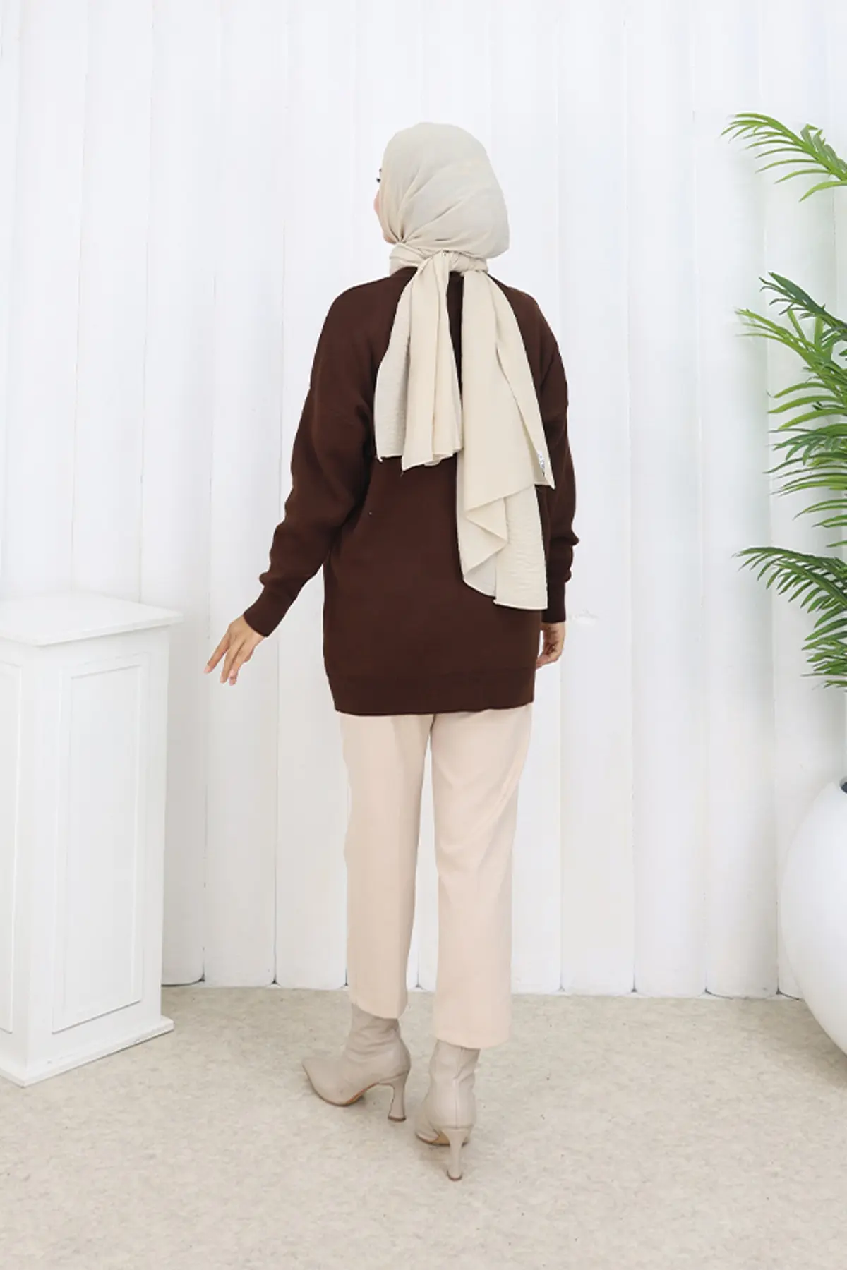 Heart Embroidered Knitwear Sweater-detail