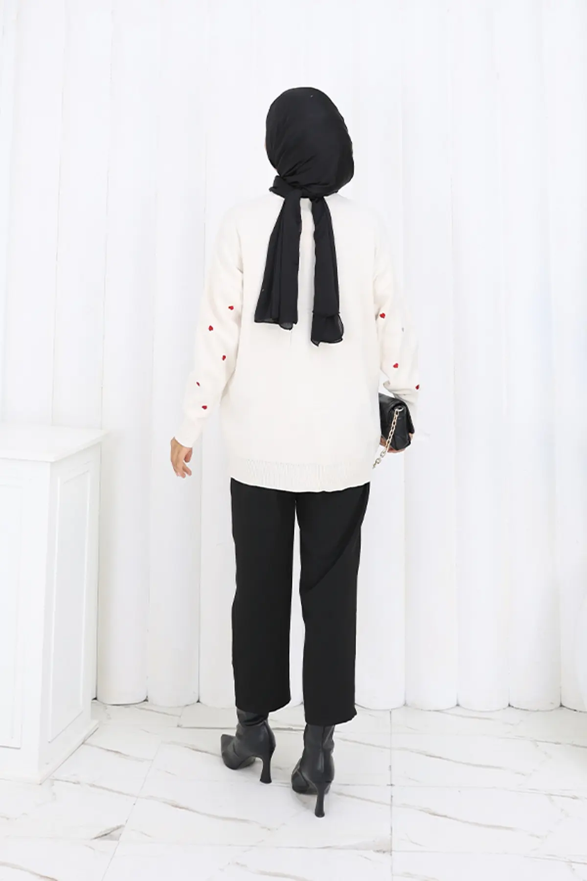 Kalp Nakışlı Triko Kazak-detail