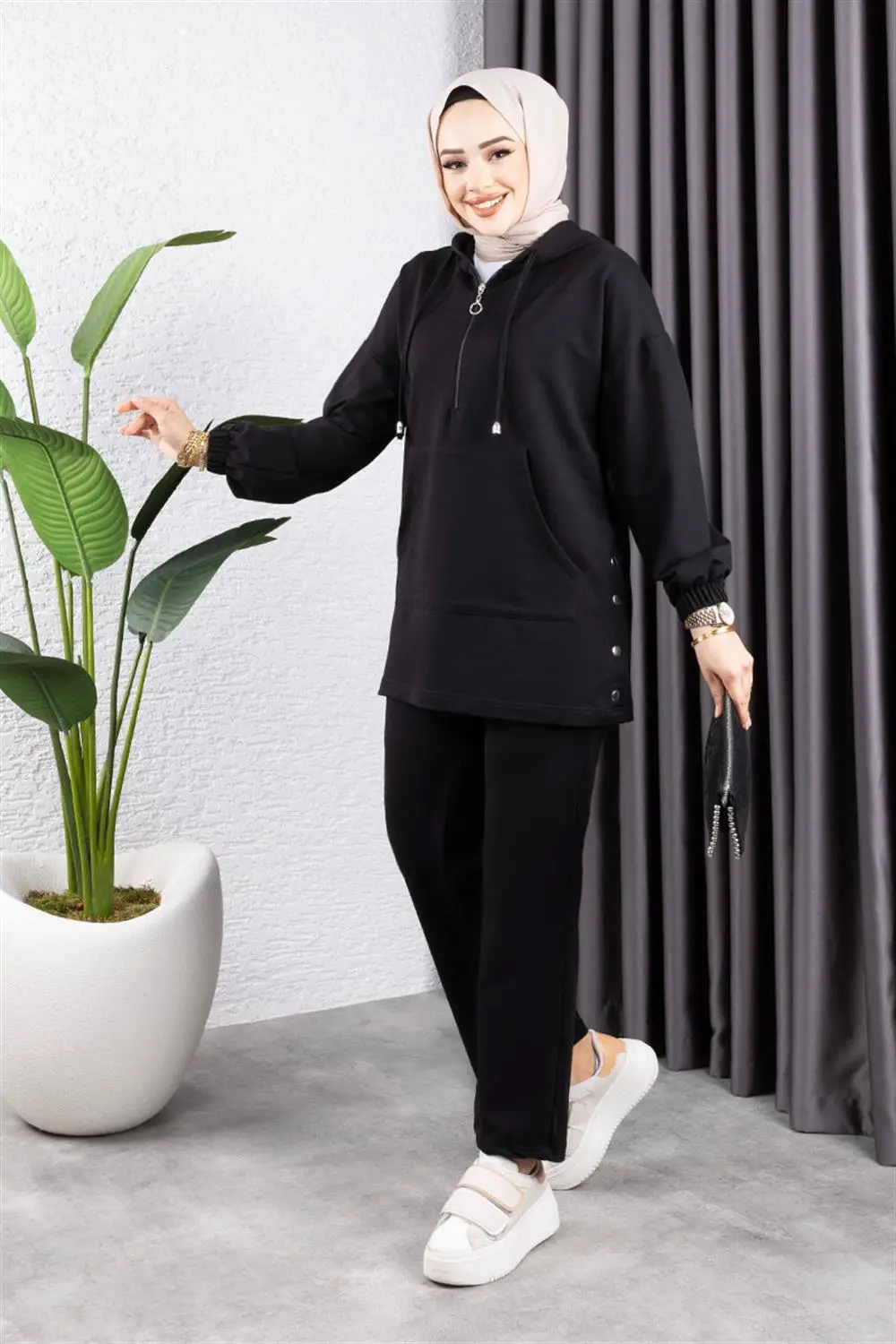 Kangaroo Pocket Snap Fasten Sports Suit Black-detail