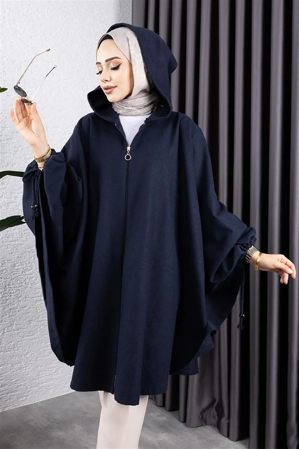 Hooded Hijab Poncho-detail