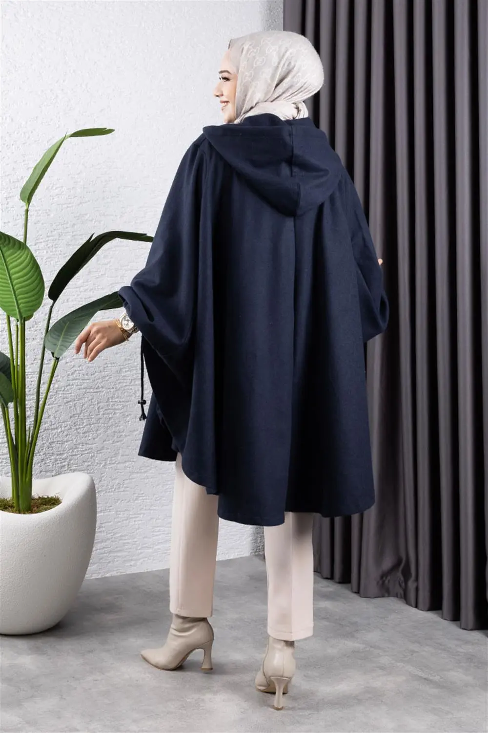 Hooded Hijab Poncho-detail