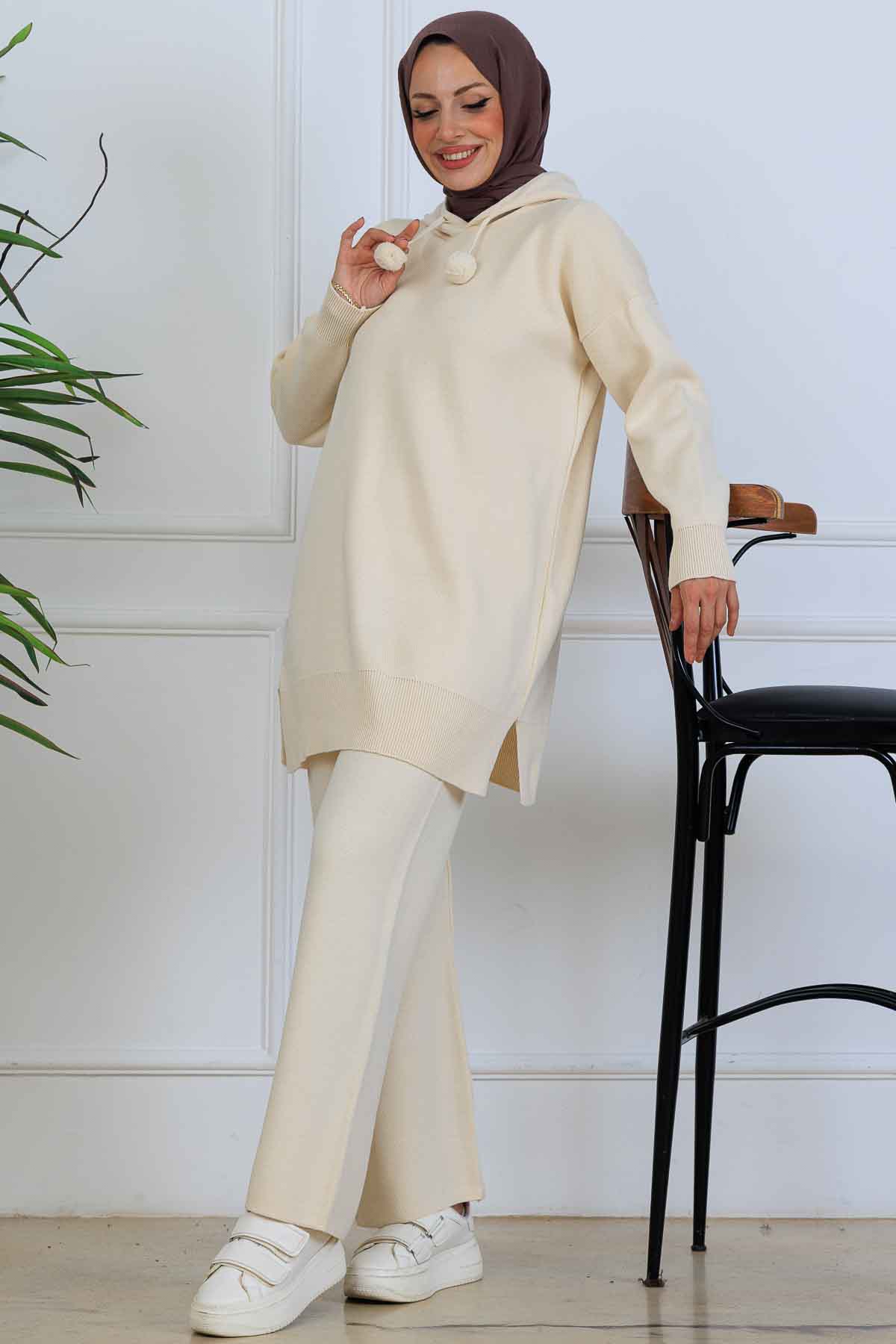 Kapüşonlu Triko Takım