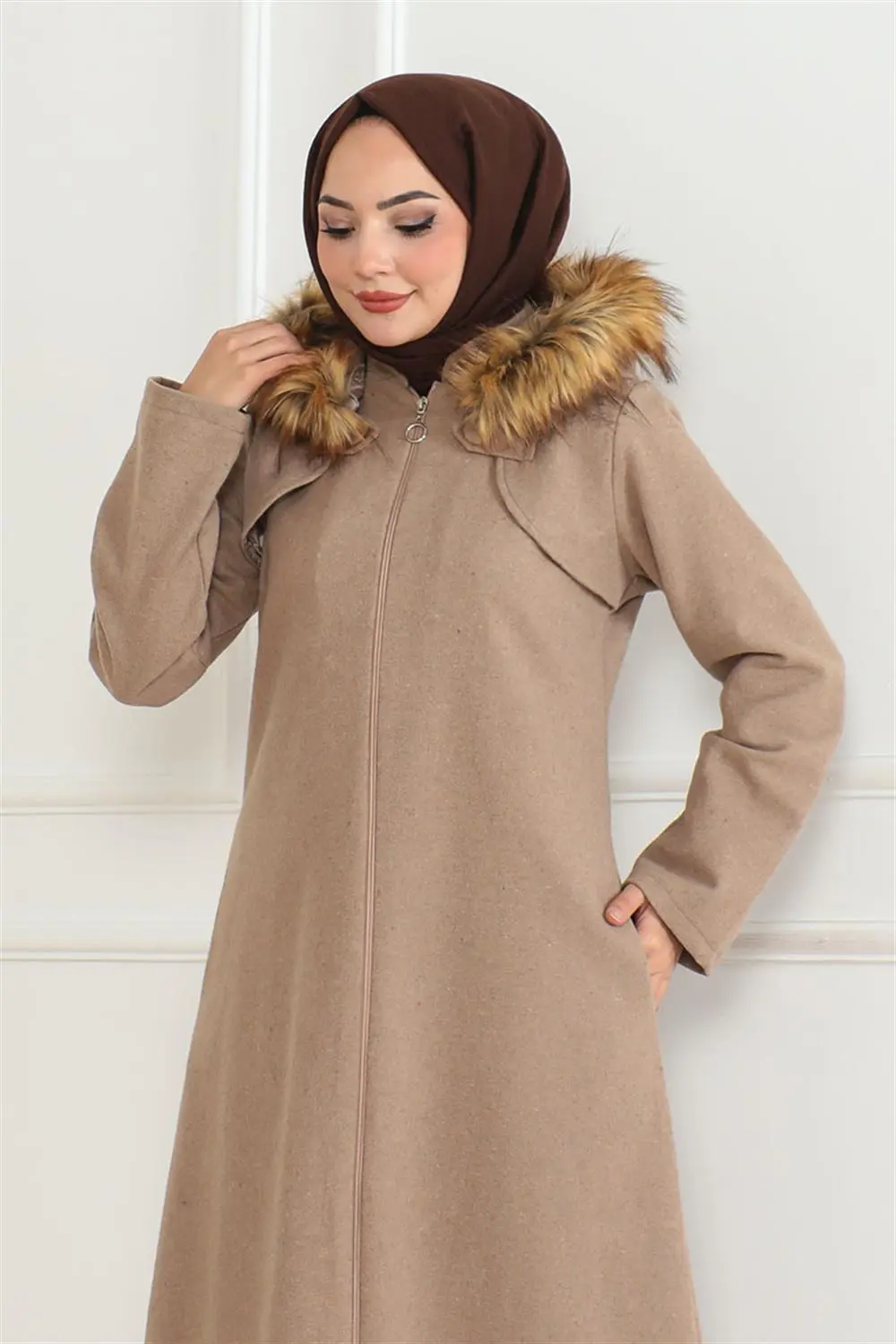 Kapüşonu Kürklü Kaşe Kaban-detail