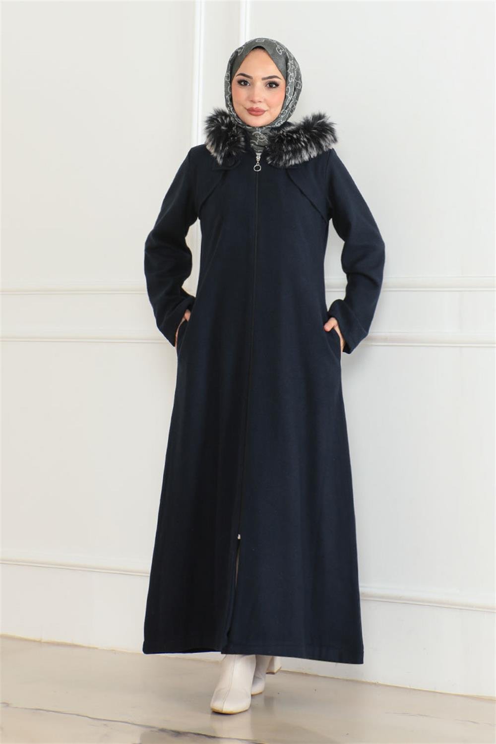 Kapüşonu Kürklü Kaşe Kaban