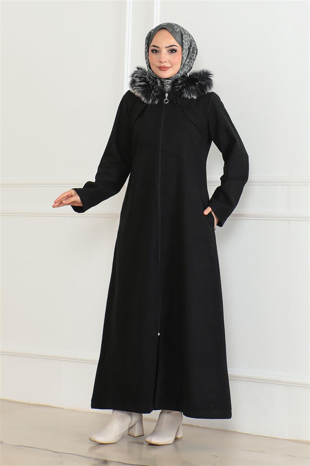 Kapüşonu Kürklü Kaşe Kaban