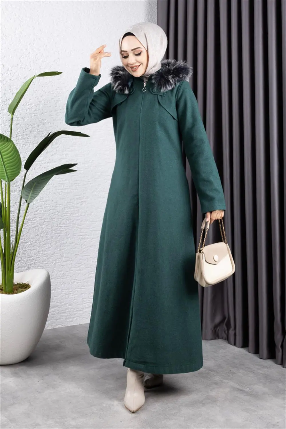 Kapüşonu Kürklü Kaşe Kaban-detail