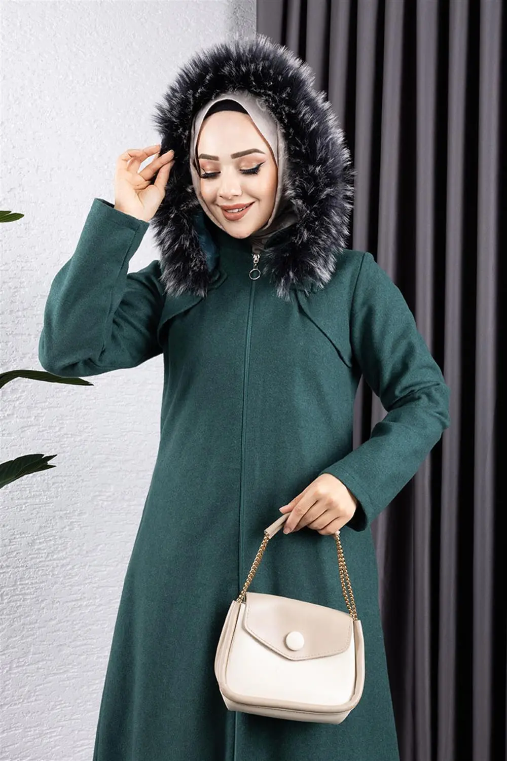 Kapüşonu Kürklü Kaşe Kaban-detail