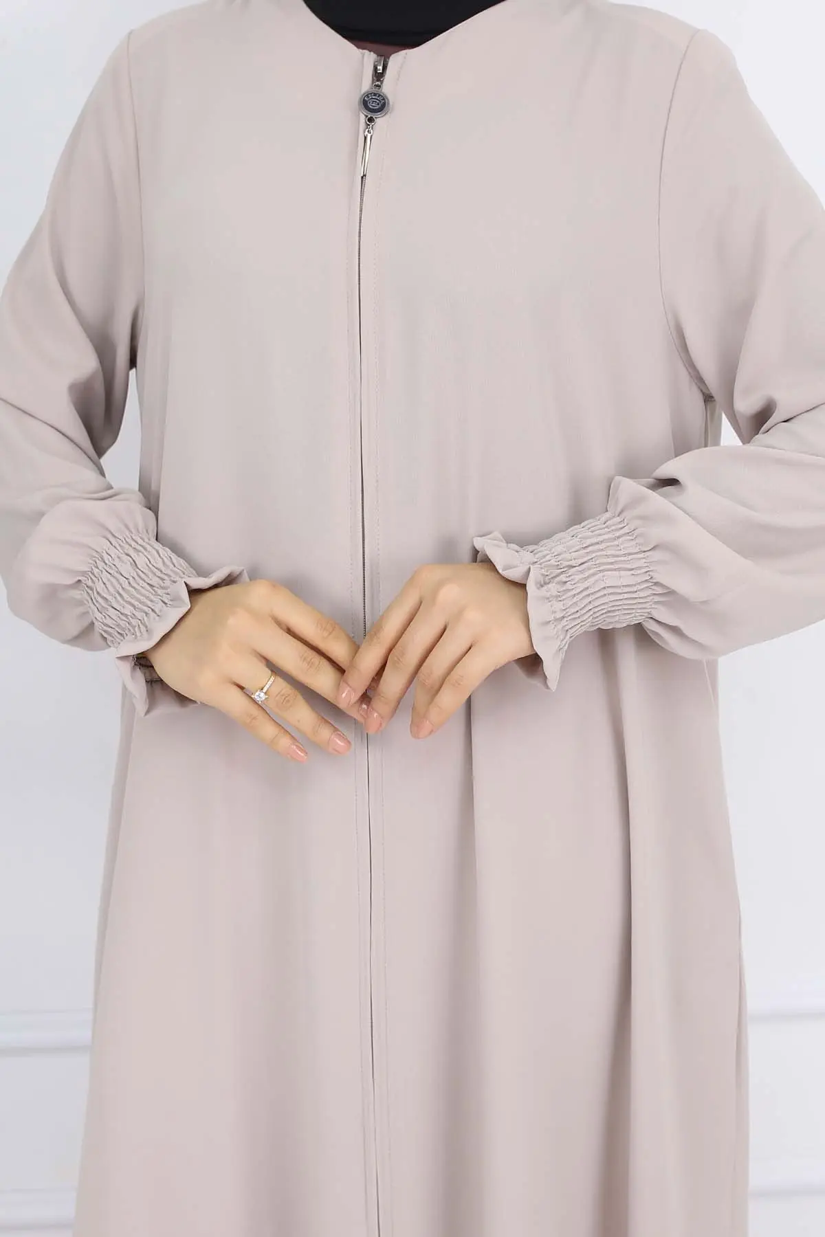 Zippered Abaya With Gipel Sleeves-detail