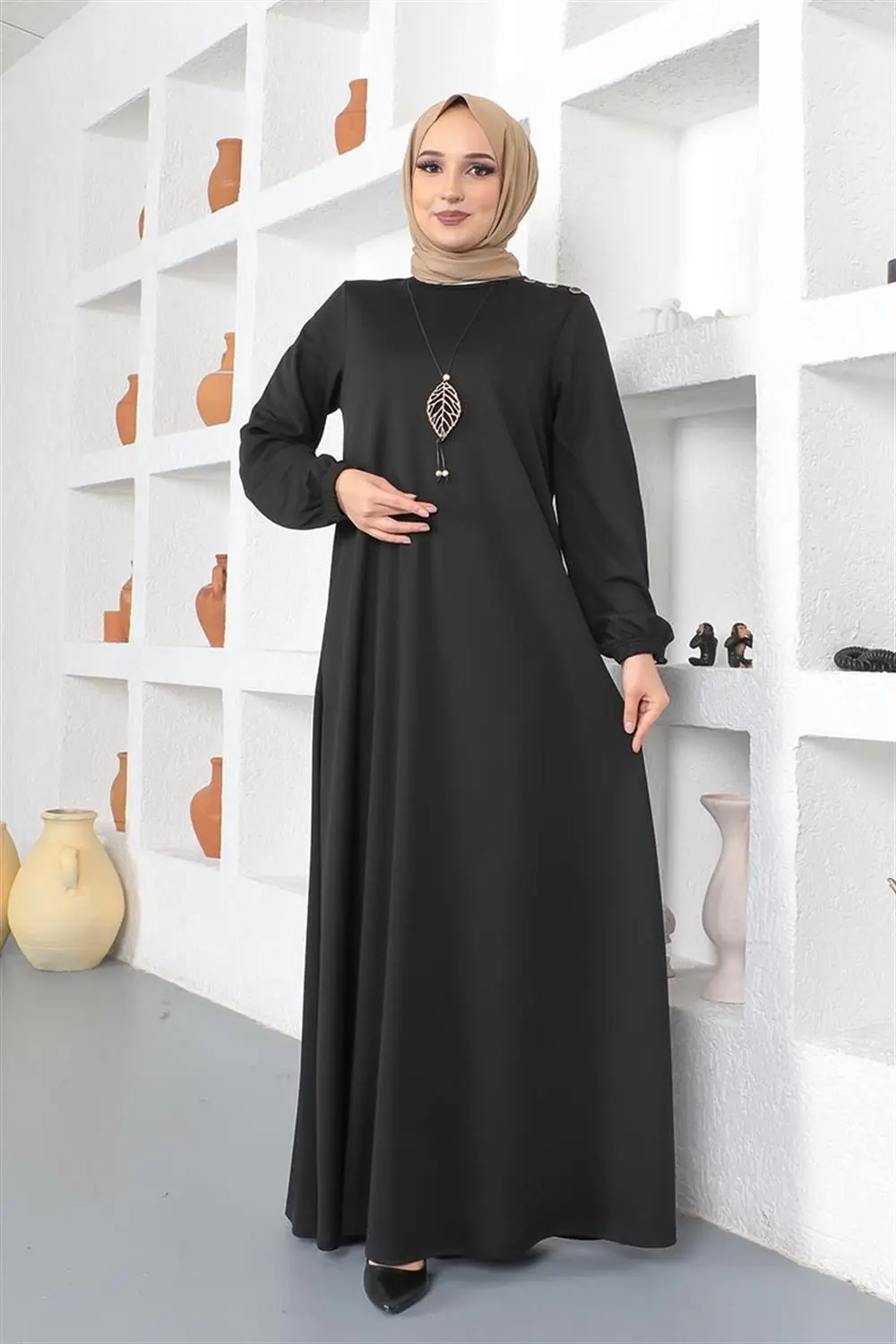 Kolyeli Bisiklet Yaka Tesettür Elbise Siyah