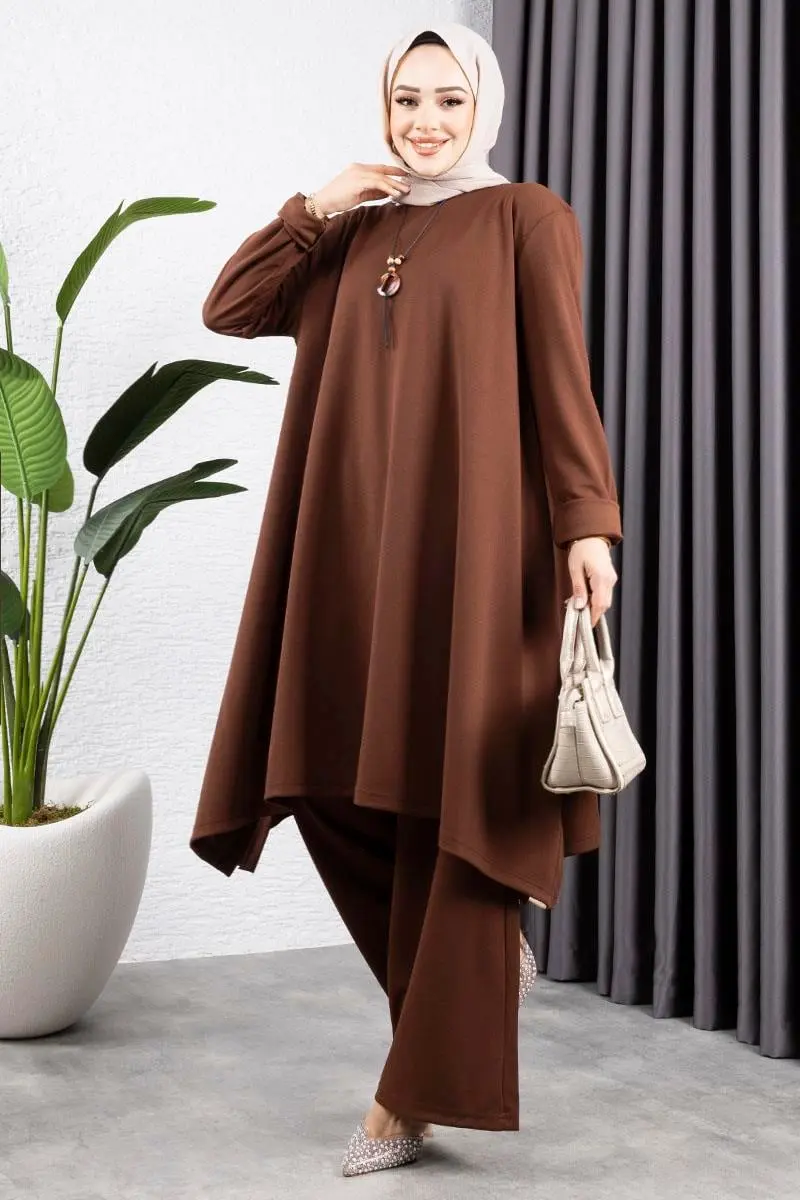 Kolyeli Yırtmaç Detaylı Takım Kahverengi-detail