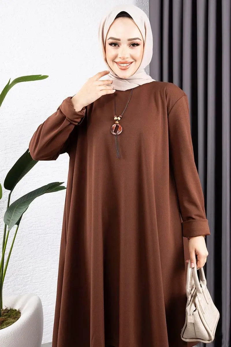 Kolyeli Yırtmaç Detaylı Takım Kahverengi-detail