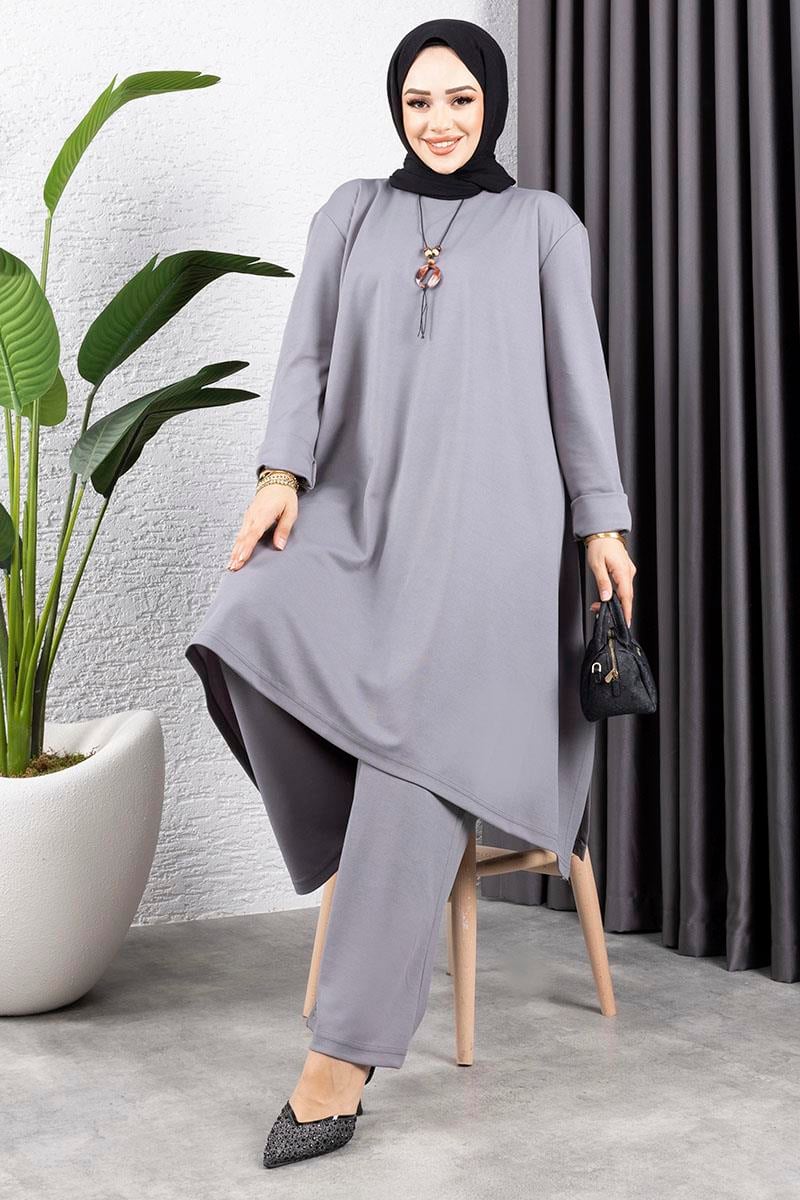 Kolyeli Yırtmaç Detaylı Takım Gri