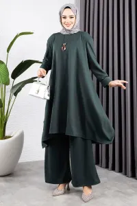 Kolyeli Yırtmaç Detaylı Takım Zümrüt Yeşili