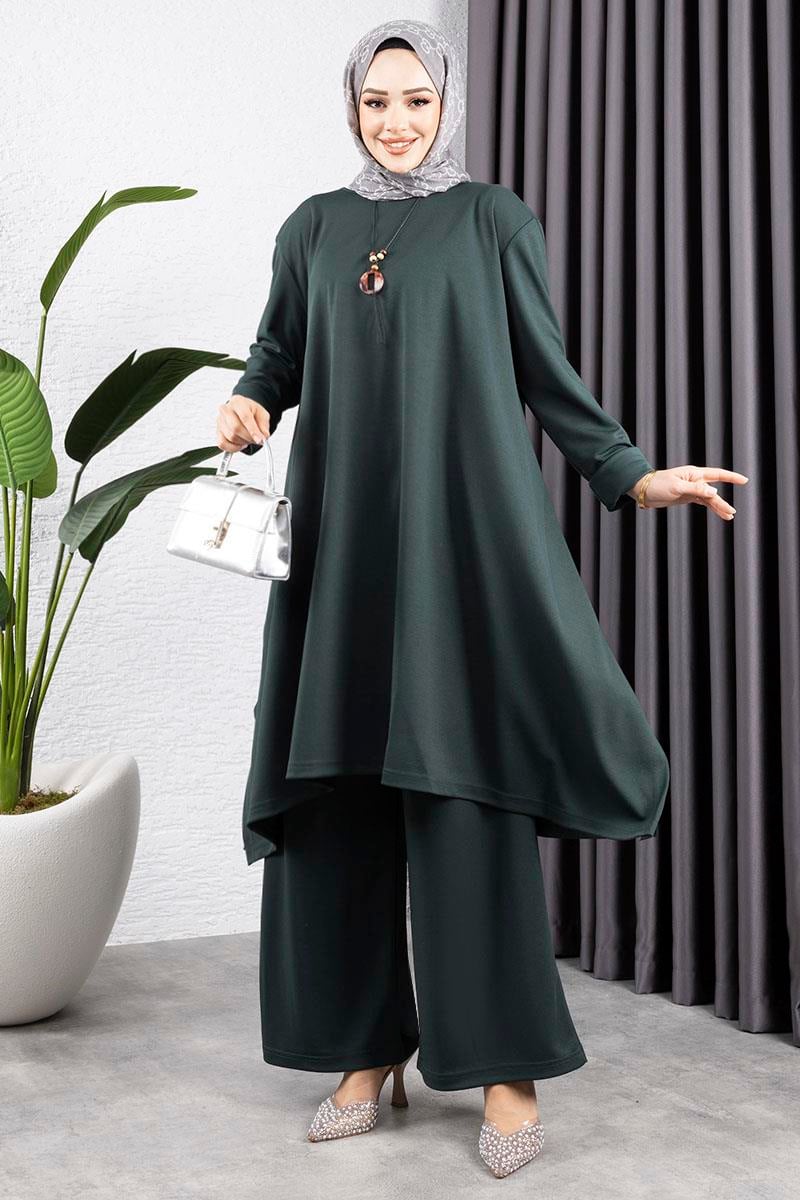 Kolyeli Yırtmaç Detaylı Takım Zümrüt Yeşili