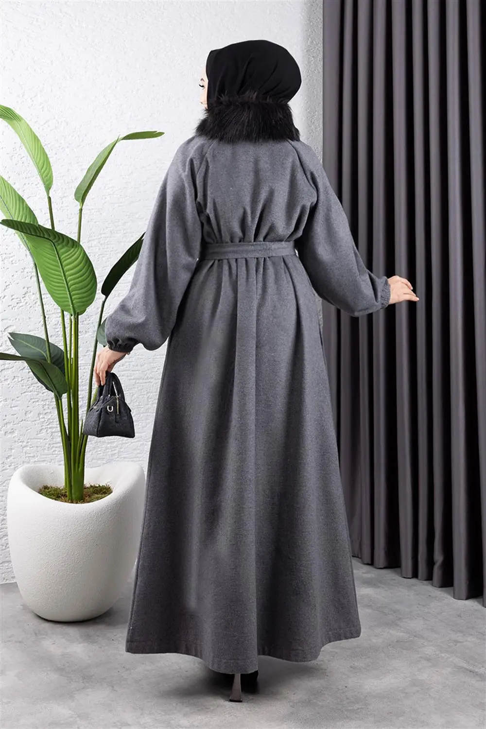 Kürk Detaylı Kaşe Manto-detail