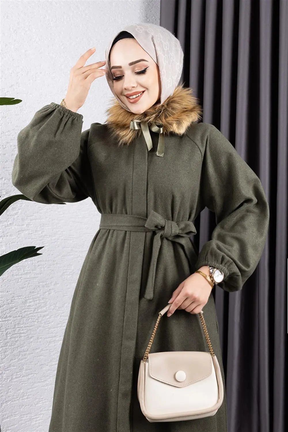 Kürk Detaylı Kaşe Manto-detail