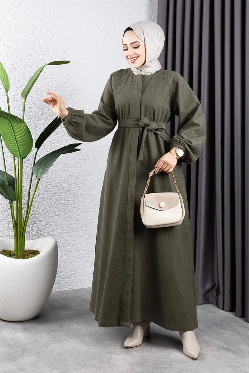 Kürk Detaylı Kaşe Manto-detail