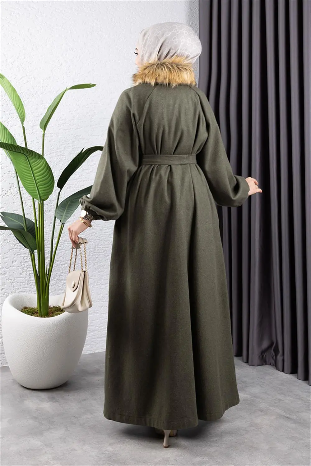 Kürk Detaylı Kaşe Manto-detail