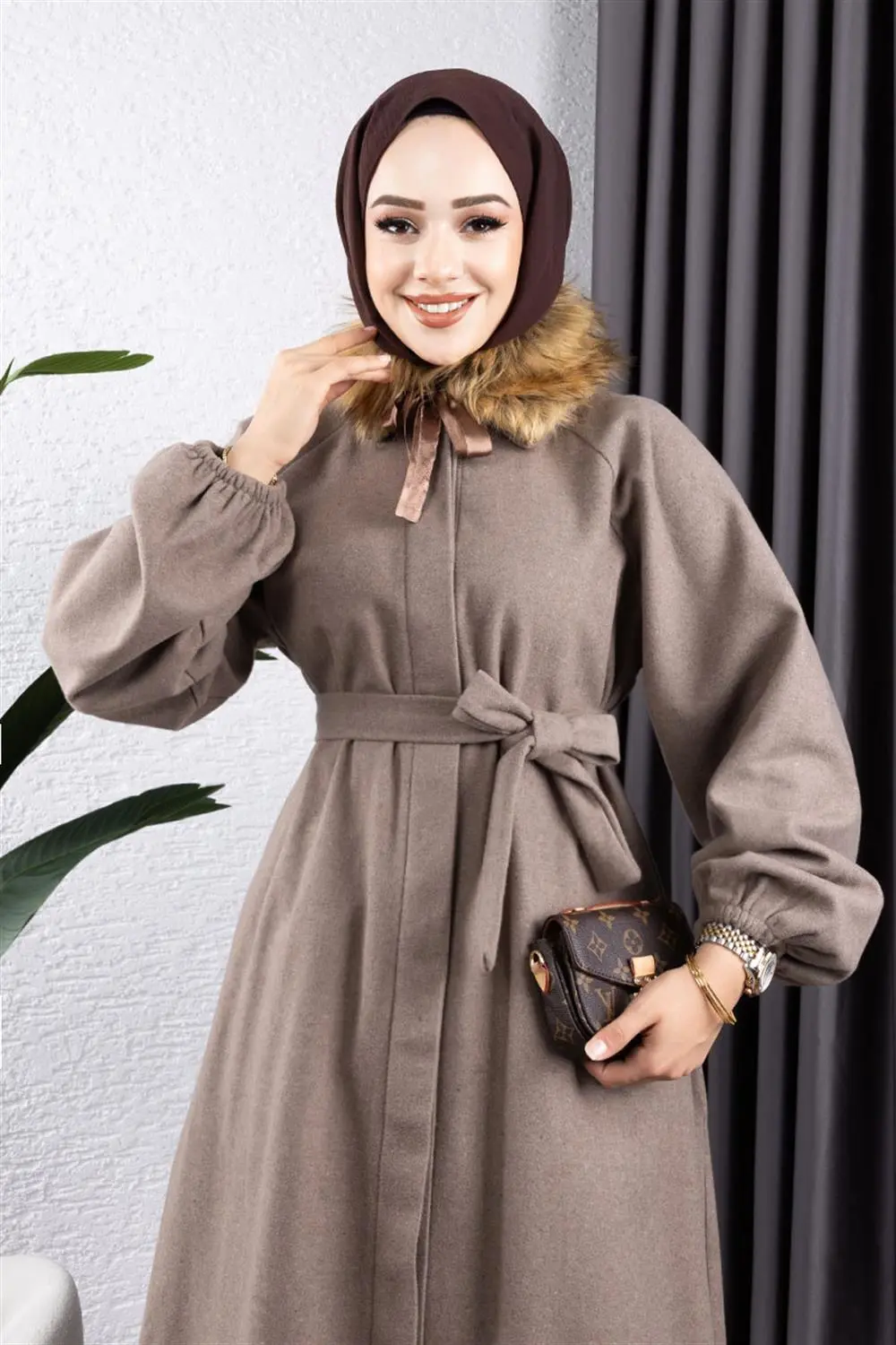 Fur Detailed Stash Coat-detail