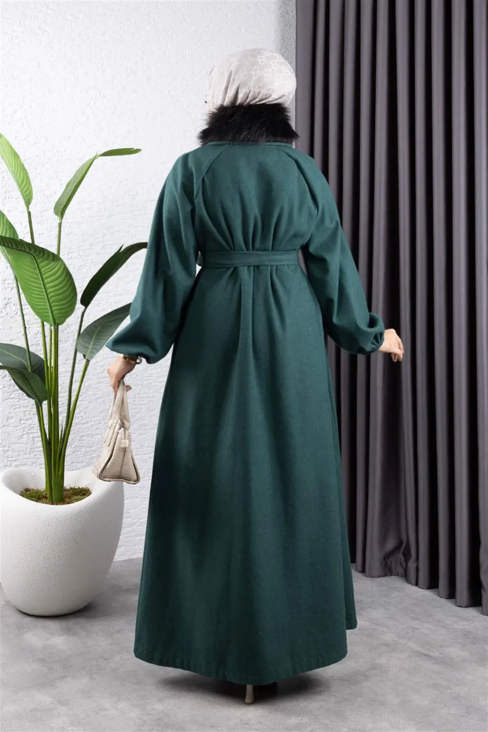 Kürk Detaylı Kaşe Manto-detail