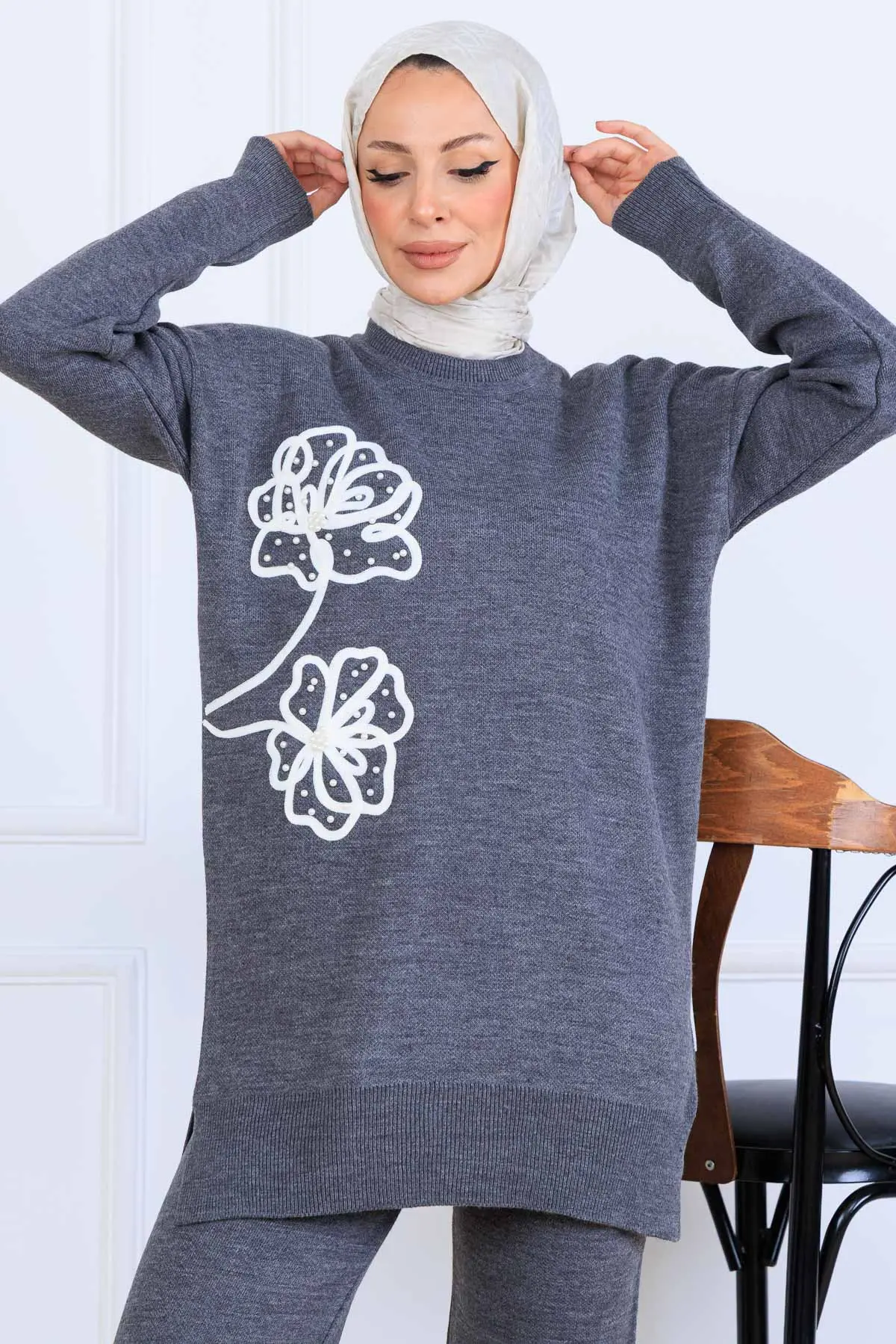 Knitwear Set With Embroidery Details-detail