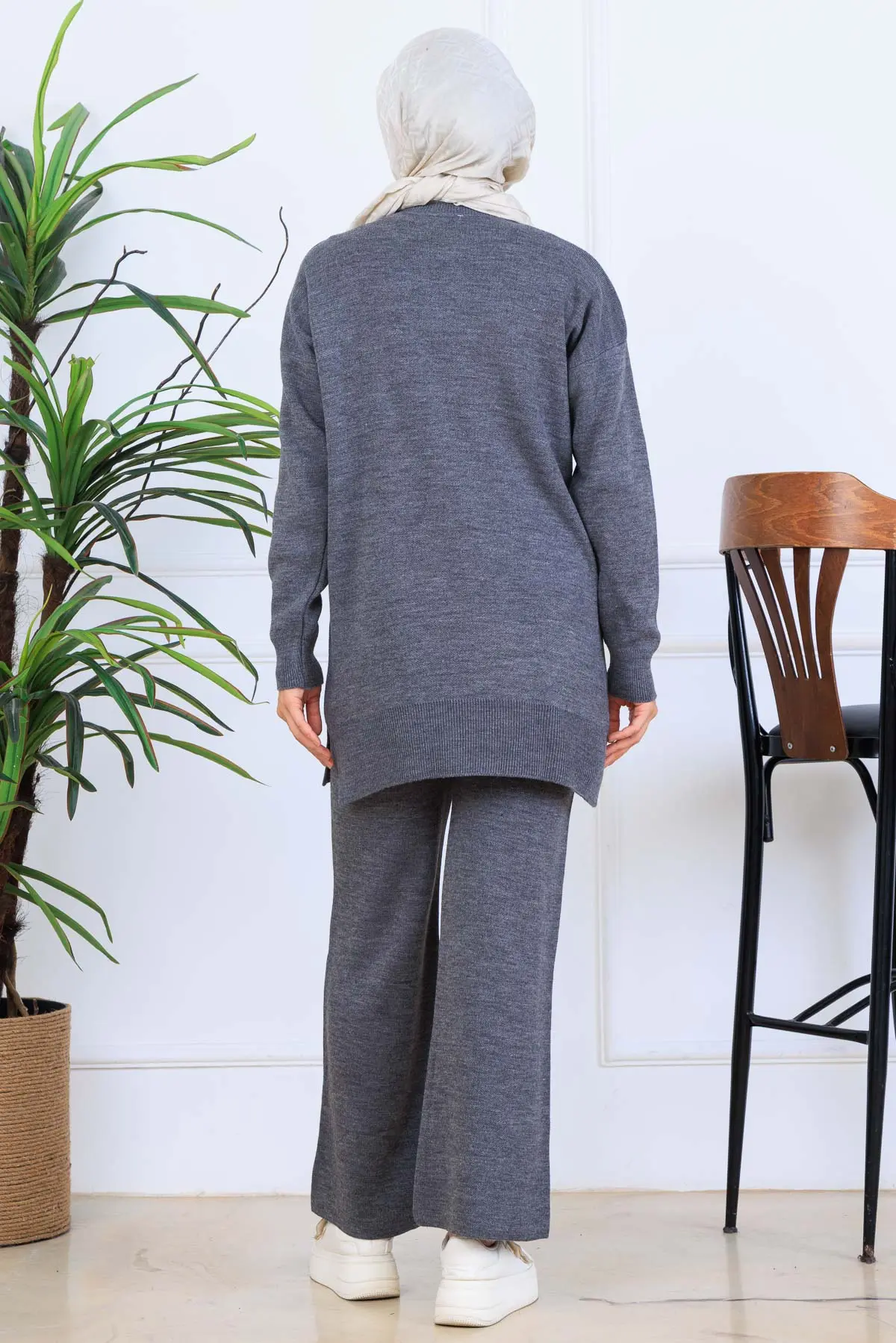 Knitwear Set With Embroidery Details-detail