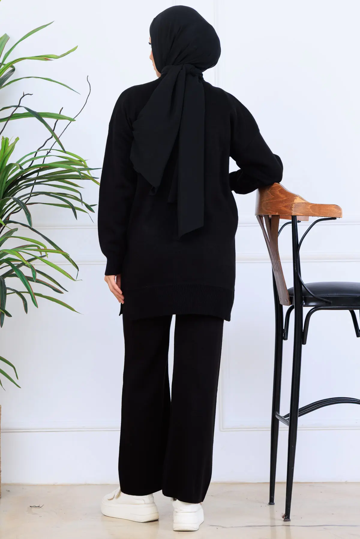 Knitwear Set With Embroidery Details-detail