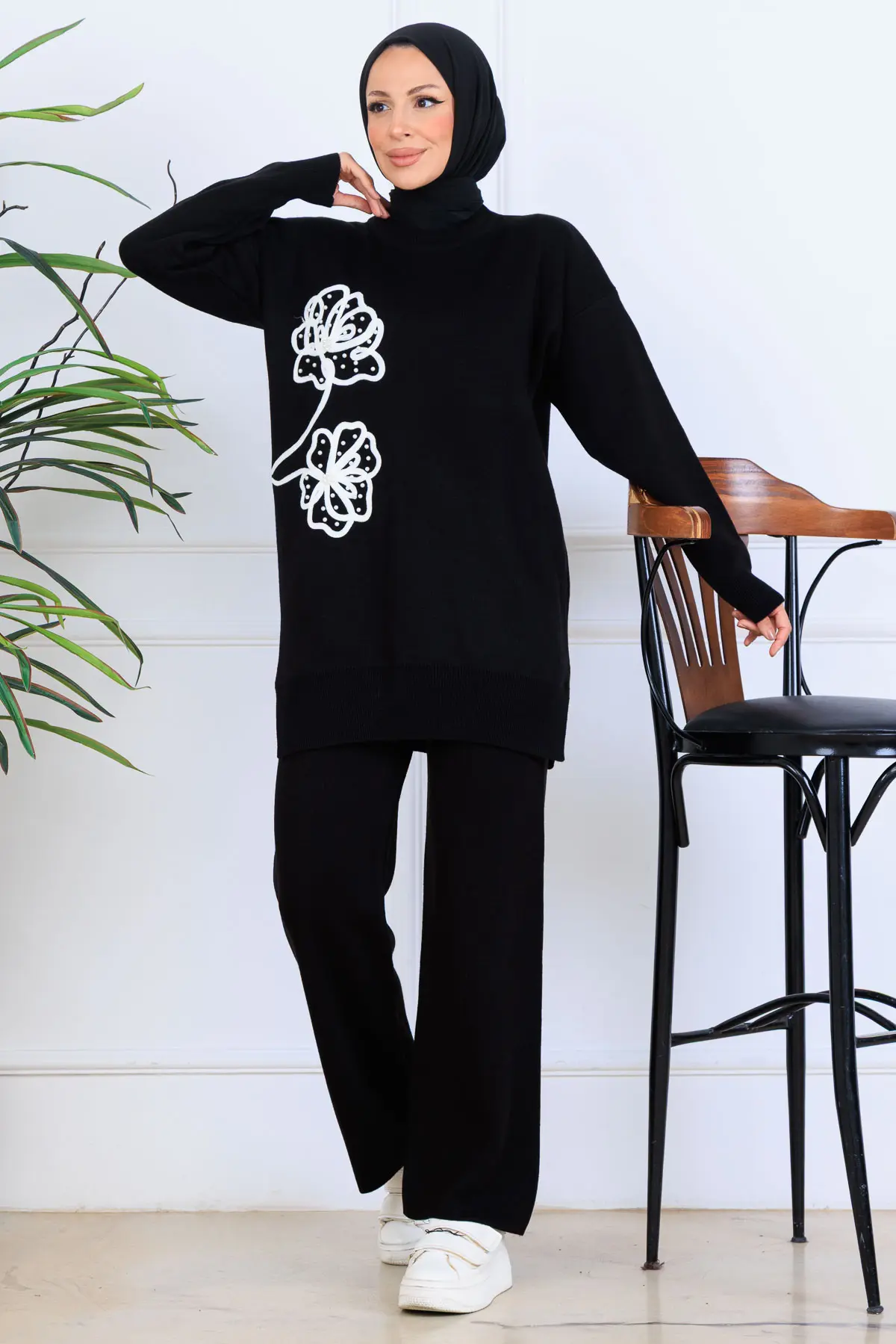 Knitwear Set With Embroidery Details