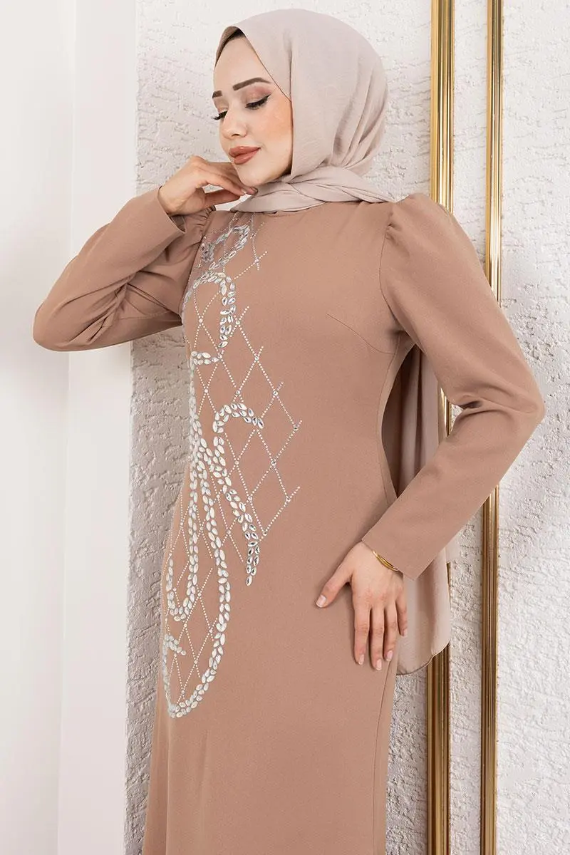 Crepe Evening Dress With Stone Embroidery On The Front-detail