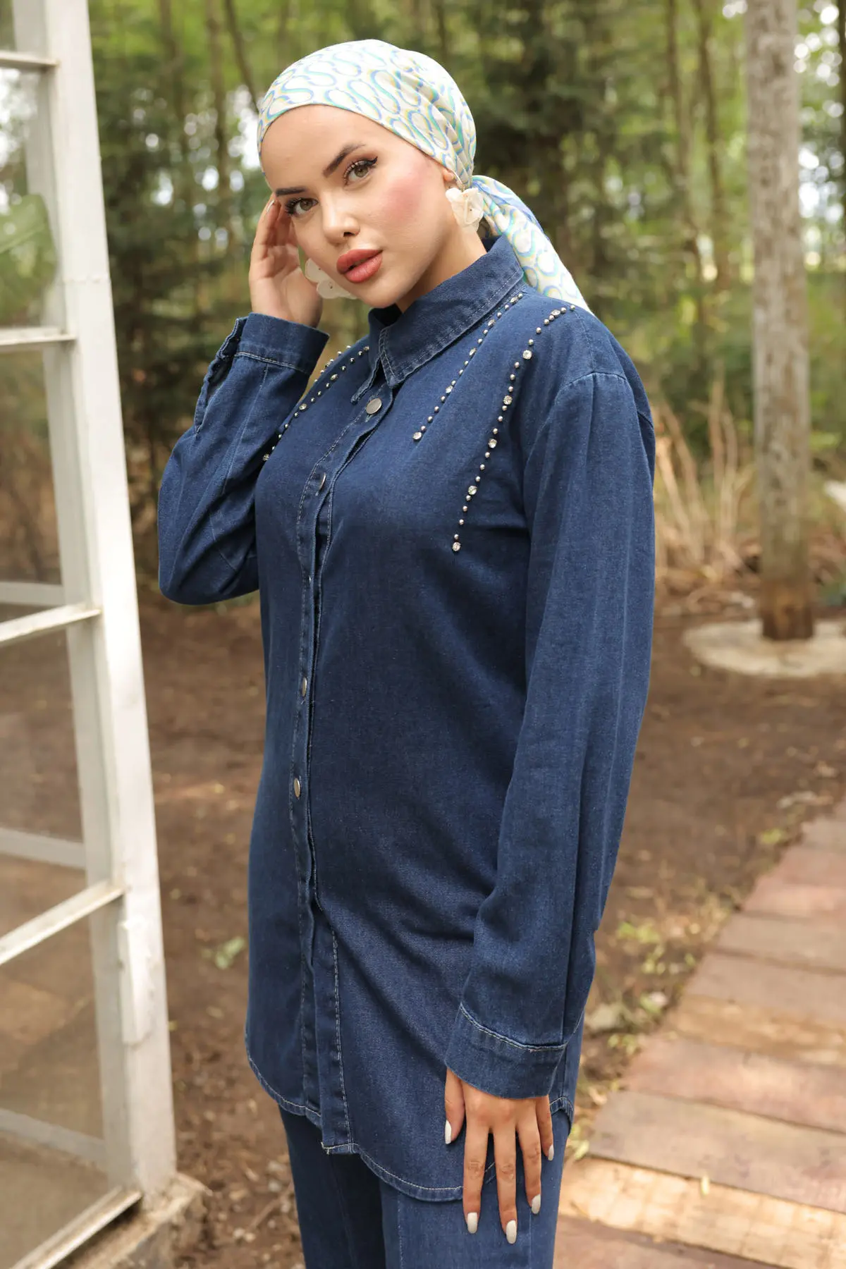 Paçası Yırtmaçlı Taş Detaylı Kot Takım-detail