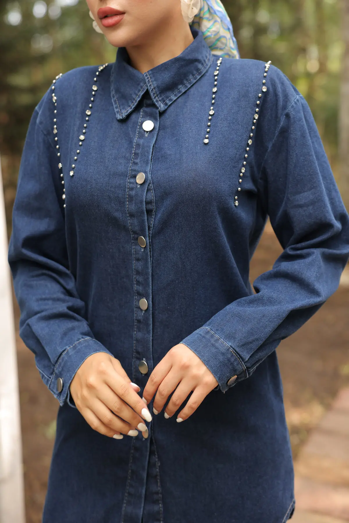 Paçası Yırtmaçlı Taş Detaylı Kot Takım-detail