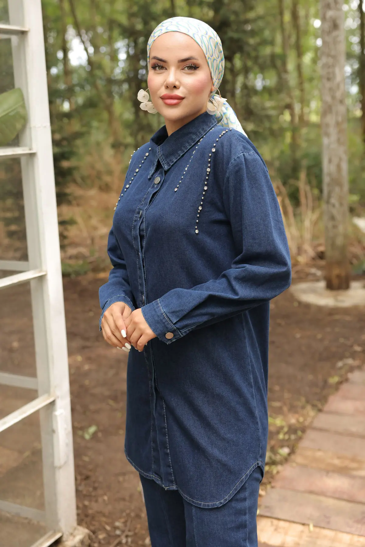 Paçası Yırtmaçlı Taş Detaylı Kot Takım-detail