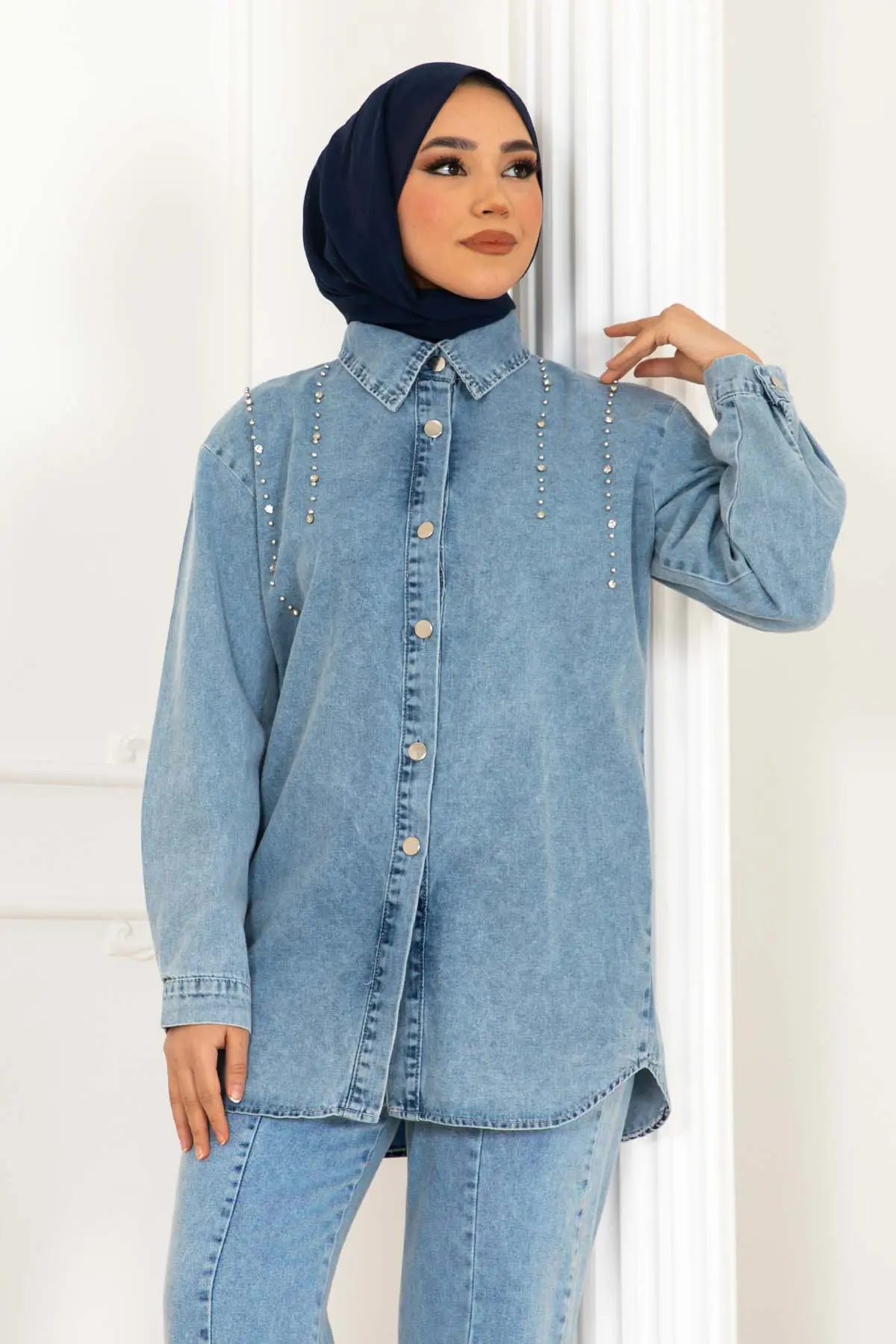 Paçası Yırtmaçlı Taş Detaylı Kot Takım-detail