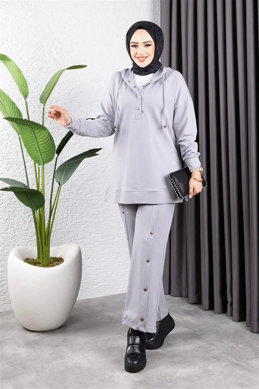 Sports Suit With Snap Detail On Trousers-detail