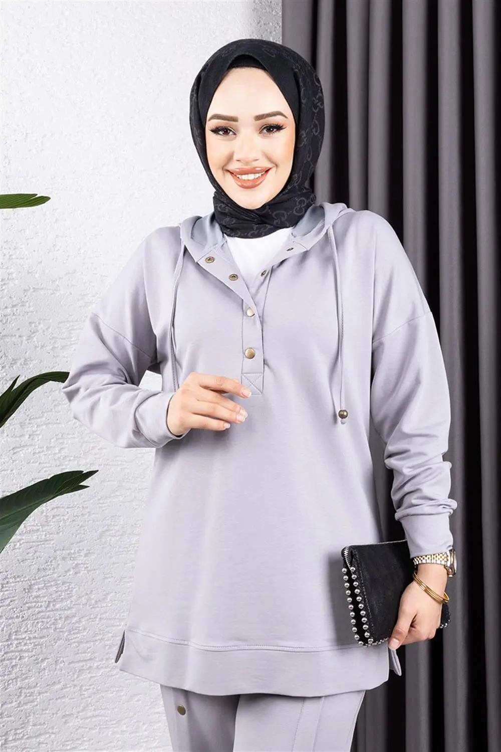 Sports Suit With Snap Detail On Trousers-detail