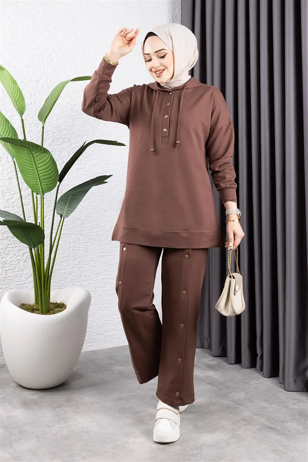 Sports Suit With Snap Detail On Trousers-detail