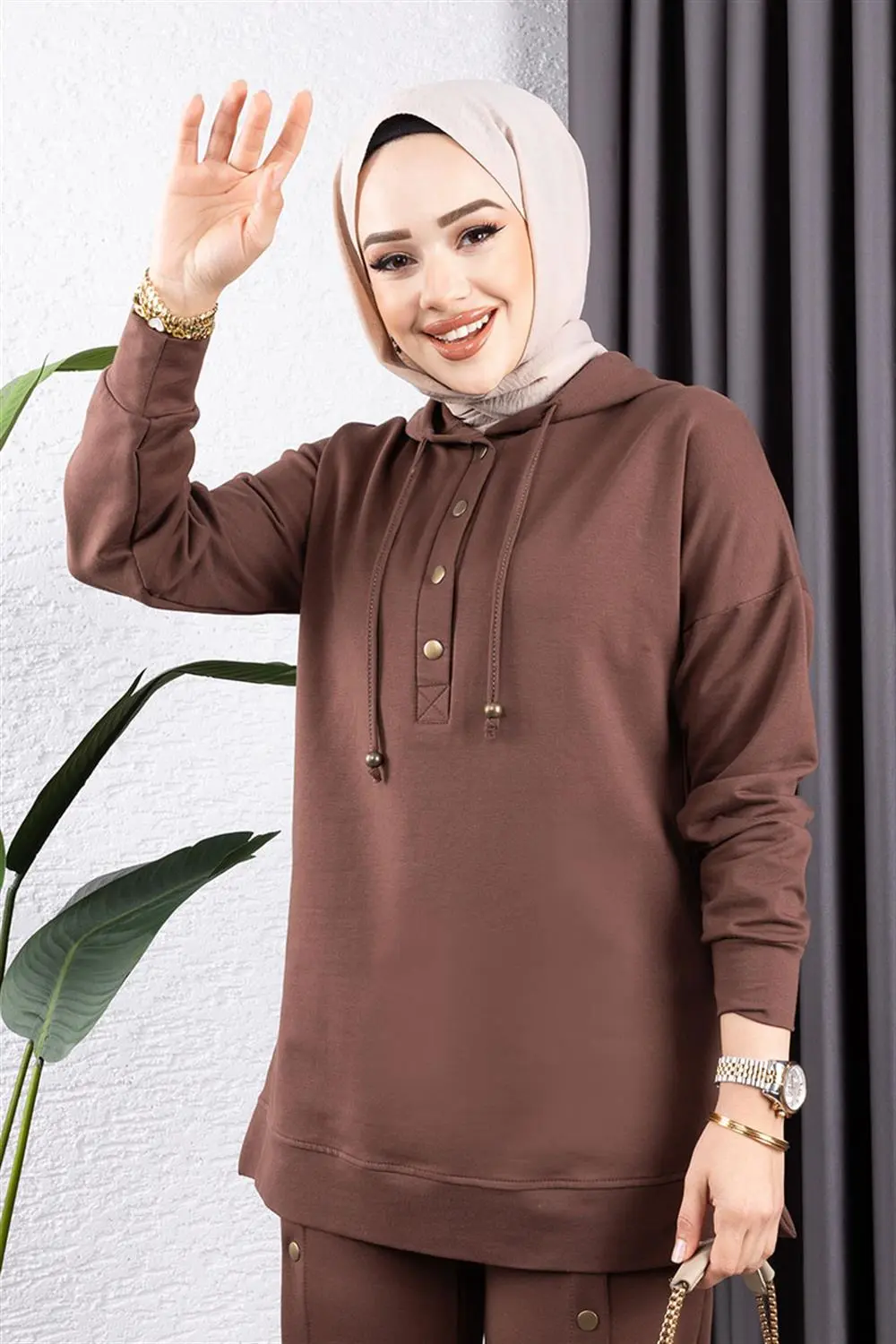 Sports Suit With Snap Detail On Trousers-detail