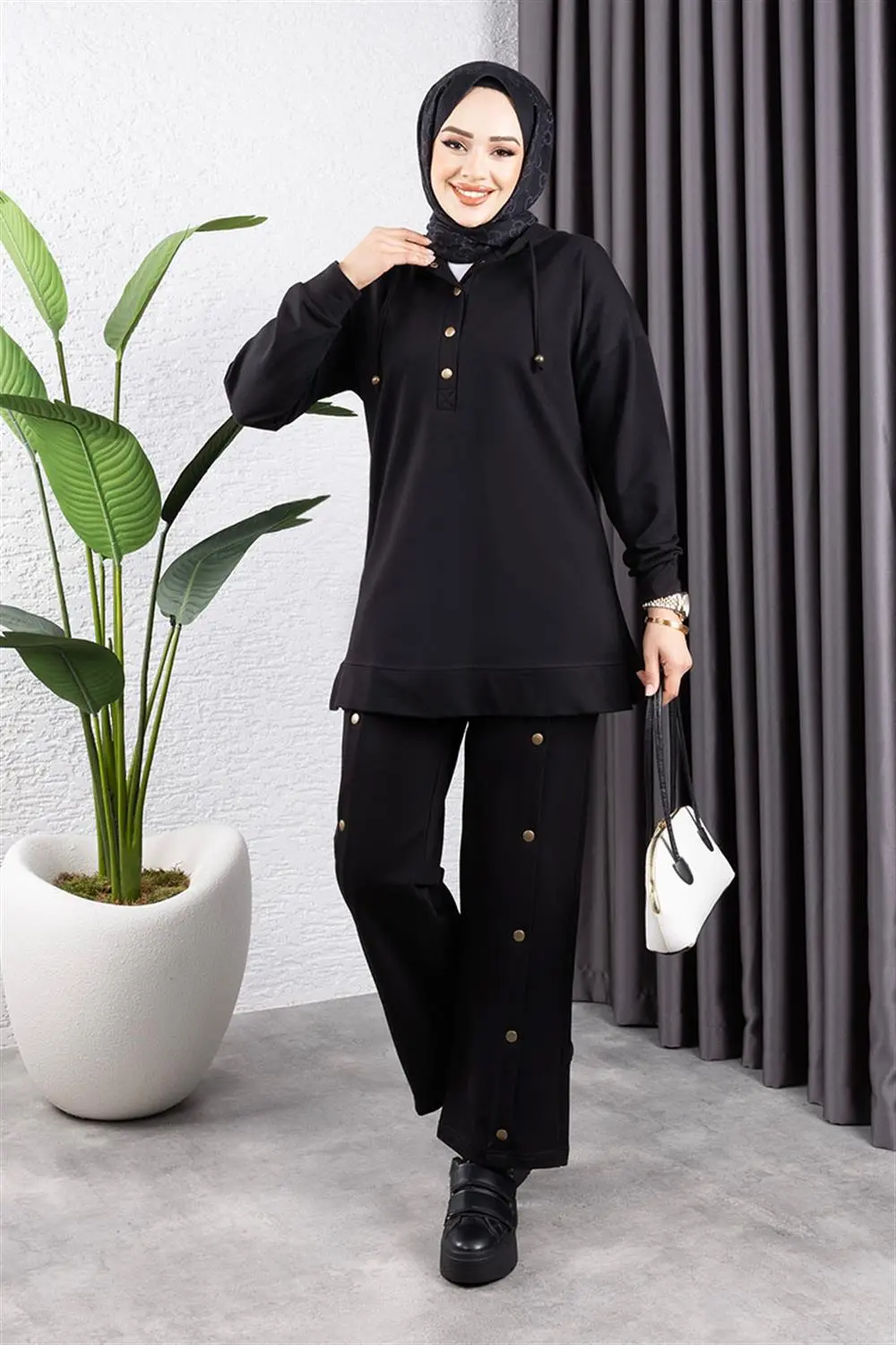 Sports Suit With Snap Detail On Trousers-detail