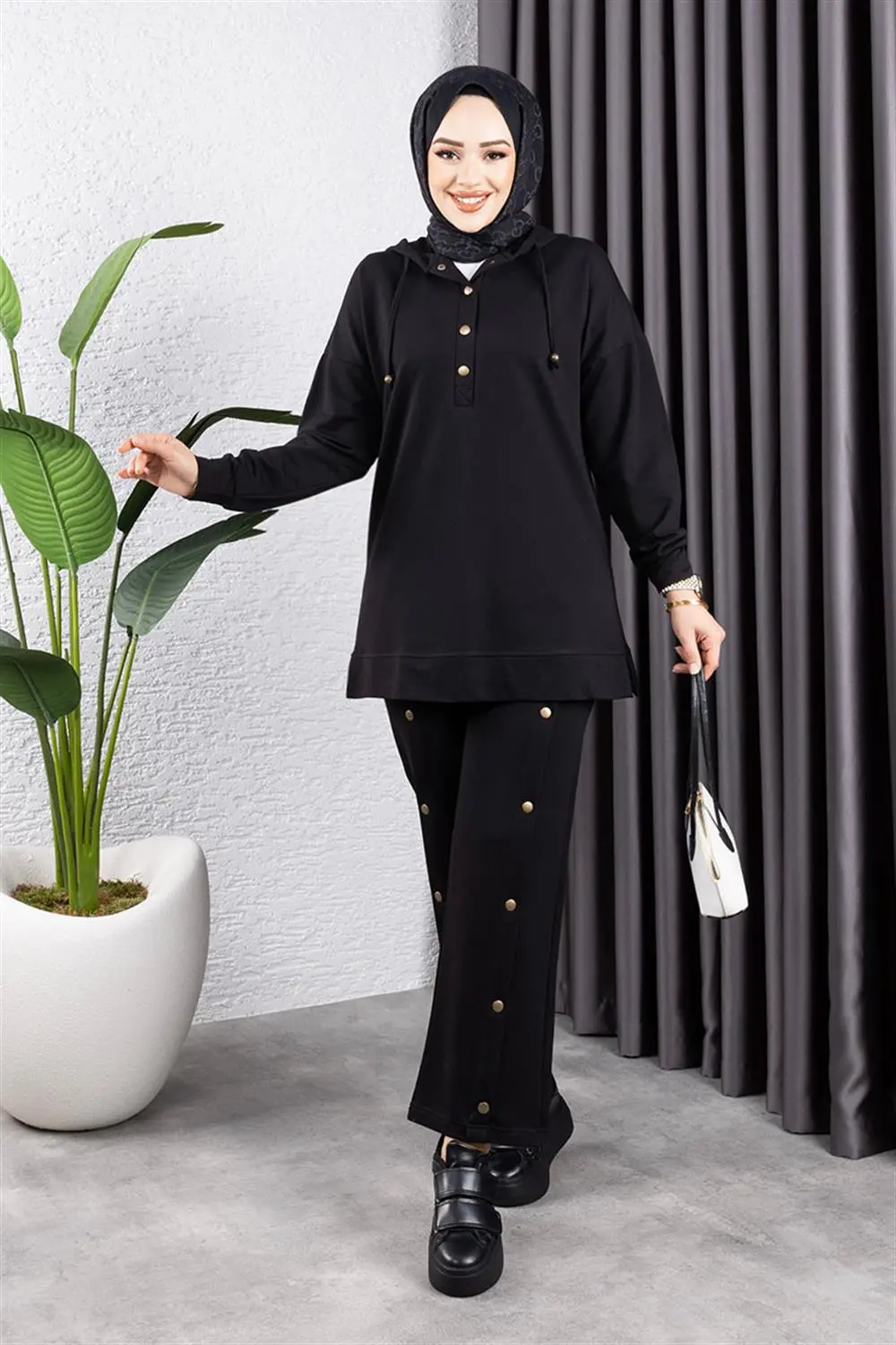 Sports Suit With Snap Detail On Trousers-detail