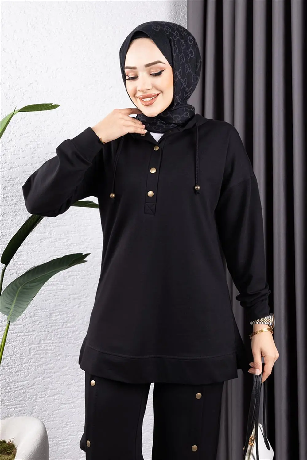 Sports Suit With Snap Detail On Trousers-detail