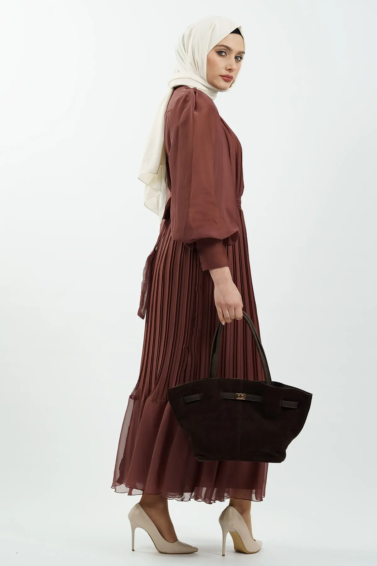 Pileli Kemerli Kahverengi Tesettür Elbise-detail