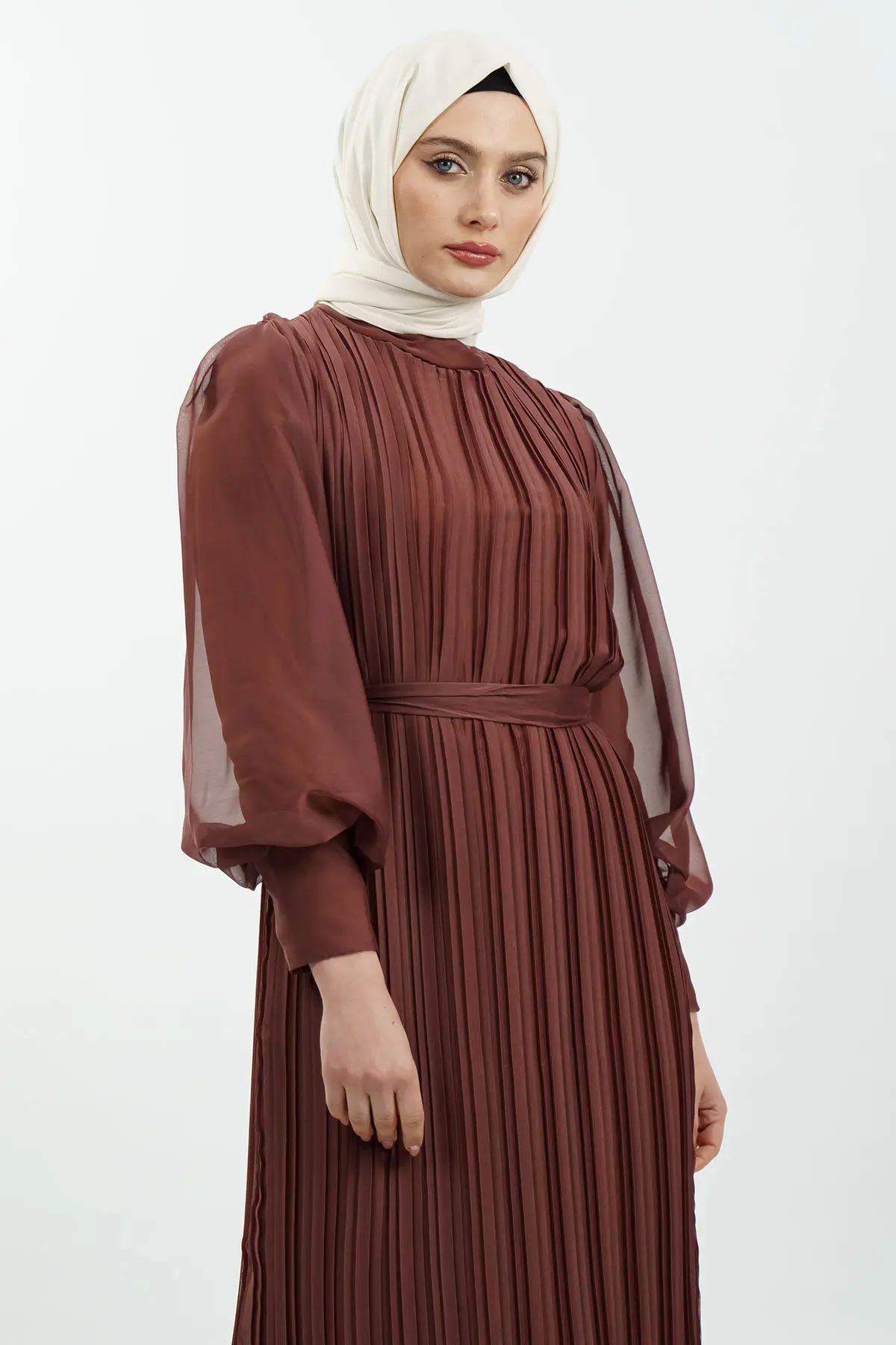 Pileli Kemerli Kahverengi Tesettür Elbise-detail