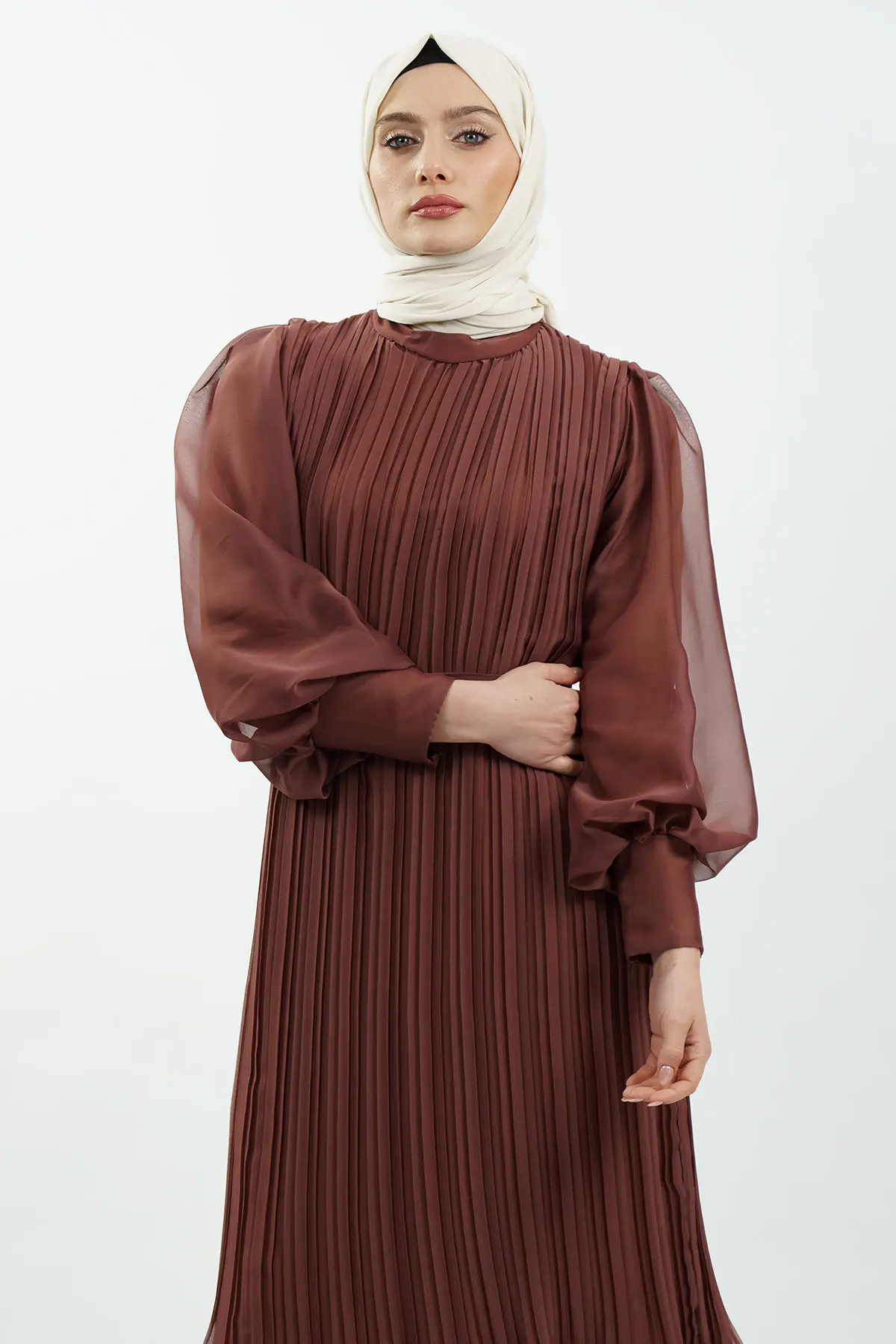 Pileli Kemerli Kahverengi Tesettür Elbise-detail