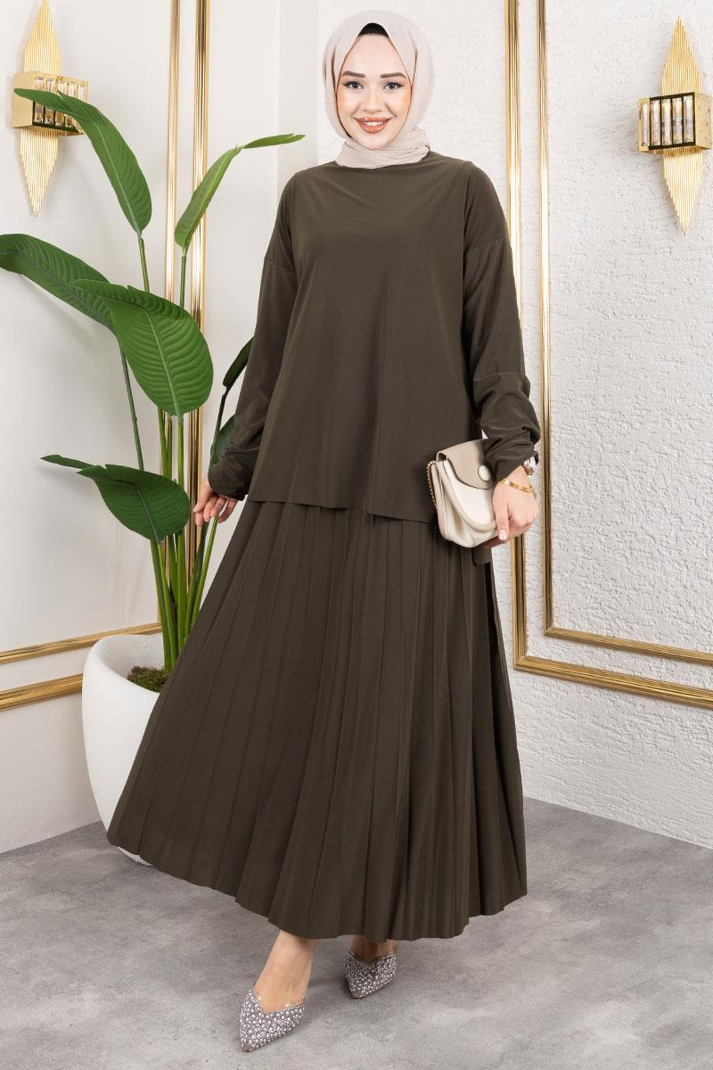 Sandy Suit With Pleated Skirt